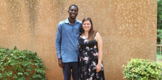 Nigeriläinen kristitty opiskelijatyöntekijä rukoilee maahansa oikeudenmukaisuutta