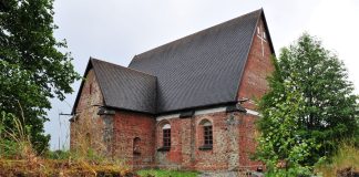 Hattulan Pyhän Ristin kirkon suosio tiekirkkokävijöiden keskuudessa nousi huimasti