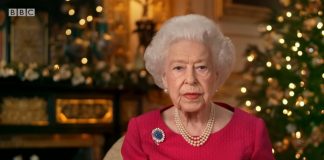 Kuningatar Elisabetin ja paavin joulupuheissa korostui kaipuu ihmisen lähelle