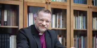 Piispa Jari Jolkkonen Savon Sanomissa: ”Mitä paremmin opit kohtaamaan erilaisia ihmisiä ja sietämään vastakkaisia mielipiteitä, sitä vahvemmaksi tulet”