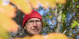 Jyväskylän seurakunnan nuorisotyönohjaaja Pasi Bom palkittiin urastaan uudella Saaga-palkinnolla