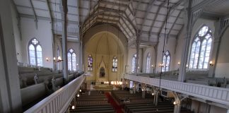 Kirkko ja minä: Entisen kanttorin laulama Herran siunaus tuntuu edelleen viipyvän holveissa