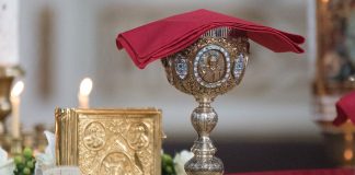 Suomen ortodoksipiispat päättivät, että ehtoollisella aletaan käyttää taas yhteistä lusikkaa – seurakuntalaiset närkästyivät