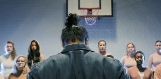 Arvio: Ruotsalainen gospelkuoro ruotii suhdettaan uskoon dokumentissa, jossa lauletaan komeasti