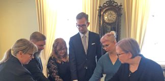 Oulun piispa vihkii papin Lapuan hiippakuntaan – mistä on kyse?