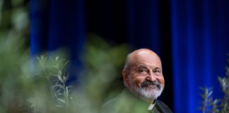 Tšekkiläinen katolinen teologi Tomáš Halík: Aikuinen usko kestää avoimiksi jääviä kysymyksiä