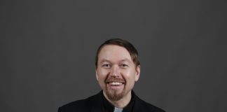 ”Seurakunnassa tulee olla tilaa erilaisille ihmisille ja ajatuksille” – Antti Minkkinen valittiin Kajaanin kirkkoherraksi