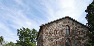 Helsingissä lakkautetaan kaksi seurakuntaa ja perustetaan tilalle yksi uusi