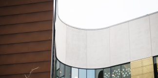 Diakin englanninkielisten AMK-tutkintojen hakijamäärä kasvoi lähes kolminkertaiseksi