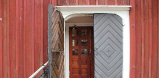 Lohjan kirkoissa voivat nyt avioitua kaikki parit – täpärä äänestys jakoi neuvoston kahtia, mutta sujui hyvässä hengessä