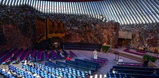 Pandemiatilanne paljasti merkillisen poikkeuksen – Avien kokoontumisrajoitukset eivät lain mukaan koske jumalanpalveluksia