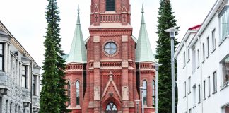 Tuomiokapituli päätti: Mikkelin tuomiokirkkoa voidaan käyttää sateenkaariparien vihkimisiin