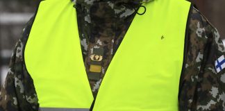 Tuore tutkimus kertoo, että sotilaspappi luovii joustavasti hierarkiassa eikä kaipaa seurakuntatyöhön