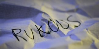 Kommentti: Lestadiolaisten hoitokokouksissa ja parannukseen painostavassa rukouksessa on kyse rajattomuudesta