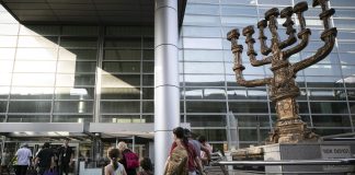 Ulkomaalaiset pyrkivät pois Israelista, mutta poistuminen on vaikeaa – maassa on satoja suomalaisia