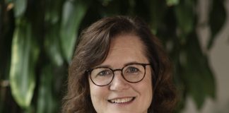 Entinen markkinointiviestijä Katri Grönroos Raaseporin suomalaisen seurakunnan kirkkoherraksi