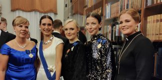 Itsenäisyyspäivän vastaanotolla nähtiin kirkollisia asuja – Piispa Mari Leppänen edusti papintakissa