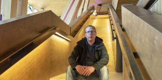 ”Seuraava suuri tarina voisi olla oikeudenmukainen kestävyysmurros” – hyvinvointimaantieteilijä Mikko Weckrothin mukaan kansakunta tarvitsisi yhteisiä tarinoita