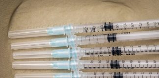 Ministeriöltä pyyntö – kirkko lupaa rokotuksiin ja koronajäljitykseen työntekijöitä ja tiloja