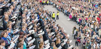 Helsingin kirkoissa kuorokonsertit tauolla syys-lokakuun – myös harjoitukset suositellaan pidettäviksi etänä