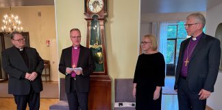 Arkkipiispa jakoi kirkolliset kunniamerkit ministeriön ylijohtajalle ja Kirkkojen maailmanneuvoston entiselle pääsihteerille