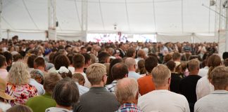 Kesäjuhlilla pidettiin vuosikokouksia – Katso keitä valittiin hallituksiin