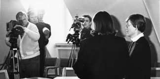 Mysteerikuva: Kahta pappia kuvataan, mutta keitä he ovat ja miksi?