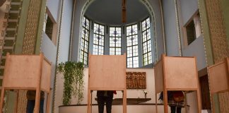 Iloisia yllätyksiä mutta myös vetovoiman hiipumista – Kotimaa kysyi seurakunnista, miltä vaalilistat näyttävät