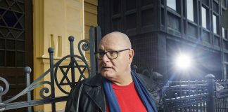 Narrin epäjumalat – Toimittaja Ruben Stiller haksahtaa julkisuuteen, rahaan ja ironiaan