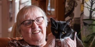 Valtimon vanhat naiset pitävät yhtä – ”Kaikki huolet saapi soittaa, kun joutuu mieleen”