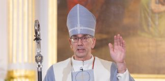 Matti Salomäki ensi kertaa vieraana Kotimaan ja Radio Dein Piispan kyselytunnilla