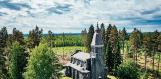 Konnevedellä juhlitaan graniittikirkon satavuotista historiaa – kuuluu nykyään Laukaan seurakuntaan