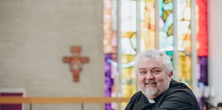 Kokkolan ruotsalaiseen seurakuntaan nimitettiin ensimmäinen naispappi – nyt tehtävä muutetaan määräaikaiseksi