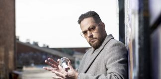 Mentalisti Jose Ahonen halusi selvittää, minkälaista väkeä ovat nykyajan meediot ja selvänäkijät: ”Salatieteet ovat joillekin täyttä totta”