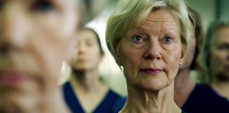 Kirkon mediasäätiön palkinto ohjaaja Susanna Helkelle vanhustenhoidon tilaa kuvaavasta elokuvasta