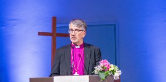 Viidesläisten herätysliikkeiden yhteishenki kasvaa nopeasti – piispa Salomäki vertasi Hengellisillä syventymispäivillä kirkkoa Espanjan naisten jalkapallomaajoukkueeseen