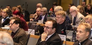 Kirkon kärkihankkeet hyväksyttiin – Talousvaliokunnan mielestä kirkon olisi jo pitänyt mukautua millenniaaleihin