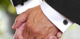 Ruotsin kirkon piispat: Sateenkaariparien vihkimisen on oltava jatkossakin papeille vapaaehtoista