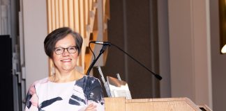 Vuoden kanttori Maria Väinölä: ”Raamattukin kehottaa laulamaan ja soittamaan”