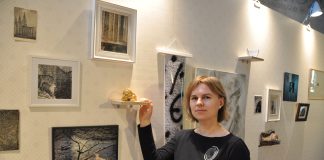 Ukrainalaisen Maria Leonovan näyttelyssä Turun tuomiokirkossa etsitään kodin merkitystä