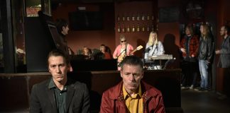 Romantiikkaa rähjäisissä oloissa: Aki Kaurismäki antaa elokuvassaan maan hiljaisille jälleen uuden mahdollisuuden selvitä solidaarisuuden ja rakkauden voimalla – tai hukata loputkin onnen eväät