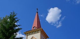 Kommentti: Kirkon uusi strategia ”avaa ovet” mutta on irti kirkon omasta todellisuudesta