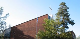 Pitäjänmäen seurakunta avasi ovensa samaa sukupuolta oleville pareille – Kirkkoherra: Päätös koskee tilojen käyttöä, ei seurakunnan toimintaa