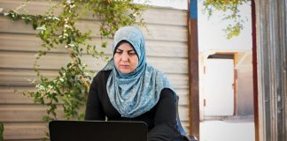 Suomessa asuvat mentorit alkavat kouluttaa etäyhteyksin pakolaisia Jordaniassa