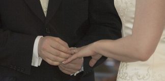 Esitys kirkolliskokoukselle: Jatkossa kirkollisen vihkimisen voisi saada, vaikka puolisoista toinen ei kuulu kristilliseen yhteisöön