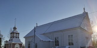 Kirkko ja minä: Matleena Kinnunen katselee Simon kirkkoa paluumuuttajan silmin