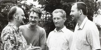 Mysteerikuva: Ilmeistä päätellen kiinnostava keskustelu – mutta keiden kesken?