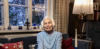 99-vuotias May Virtala palveli lottana Päämajassa – Katso videolta kuinka May muistelee Mannerheimia