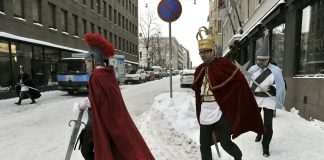 Näkökulma: Perinteet muuttuvat ja siksi samban lisäksi voisi puhua siitä, sopiiko sotilasmarssi joulurauhaan