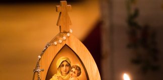 Katoliset seurakunnat jatkavat messujen järjestämistä Suomessa turvavälein ja maskipakoin